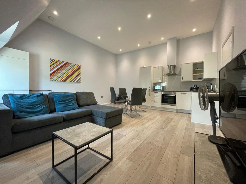 Property photo 1 of 5 1 Bed Flat To Rent Bath Road, Hounslow Tw5