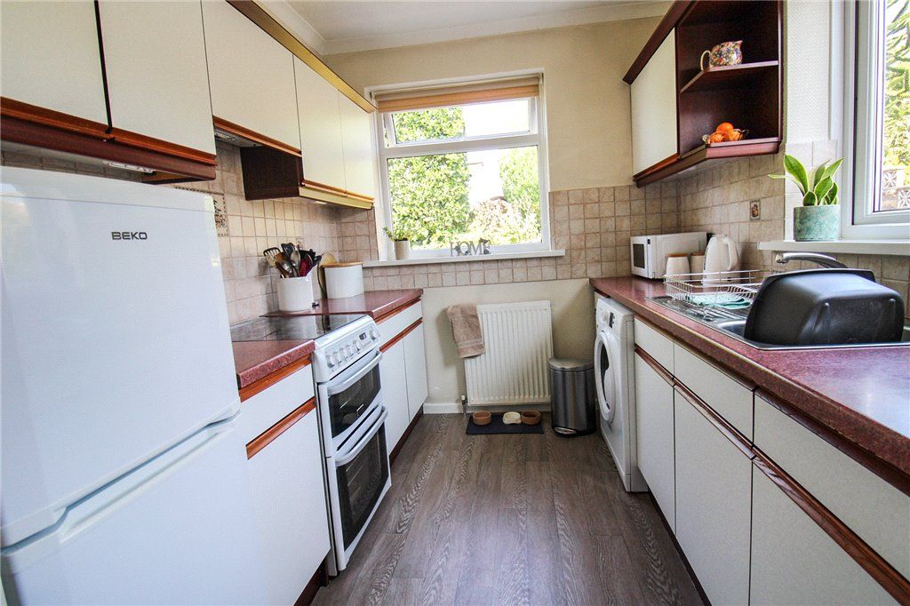 Property photo 3 of 11 Kitchen