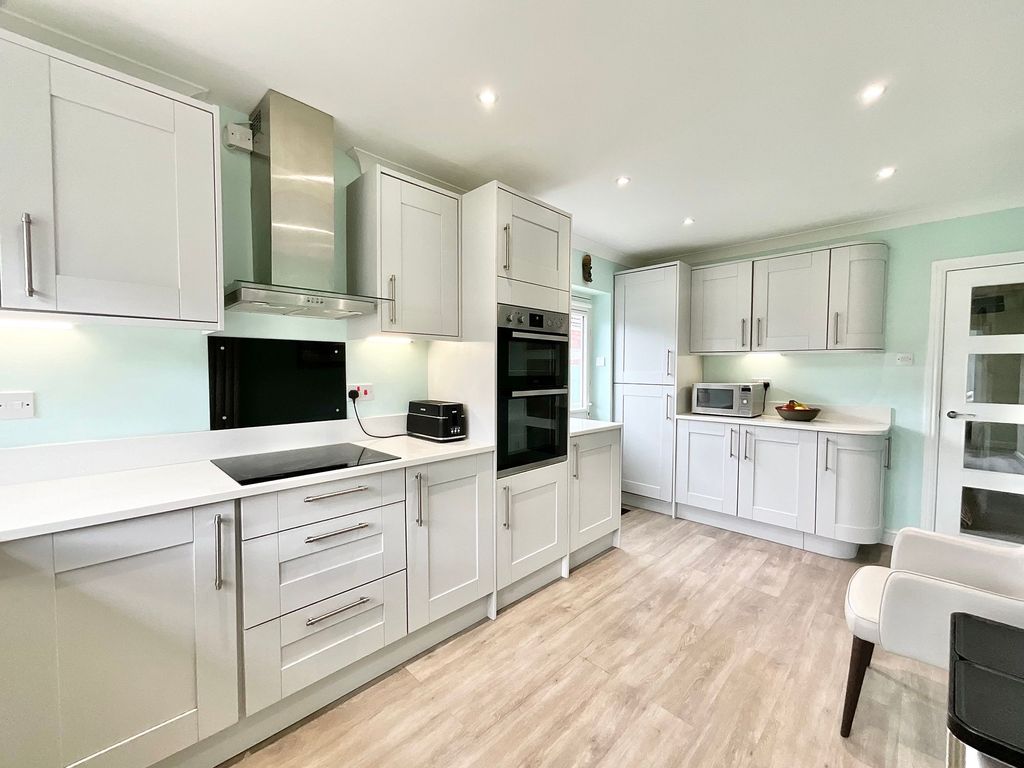 Property photo 2 of 31