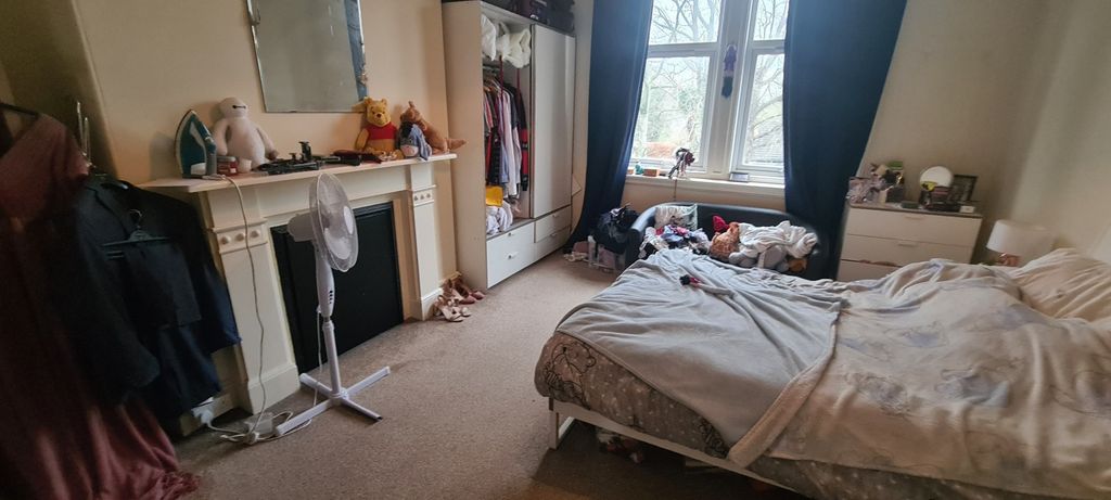 Property photo 1 of 5 Bright Double Bedroom With A Large Window, Neutral...