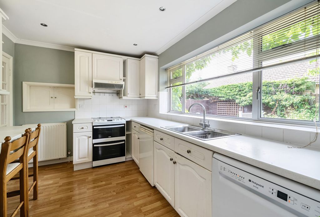 Property photo 3 of 12 1295703-68308A931...