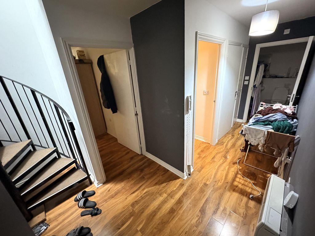 Property photo 3 of 14 Entrance Hall
