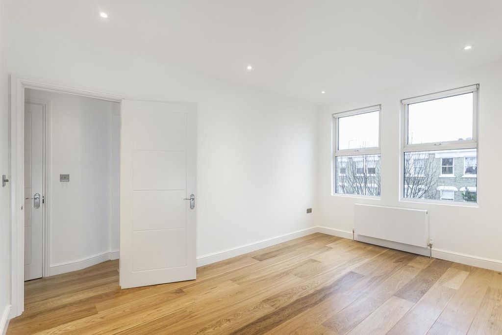 Property photo 2 of 8 Applegarth Road - Bedroom 2 (2).Jpg