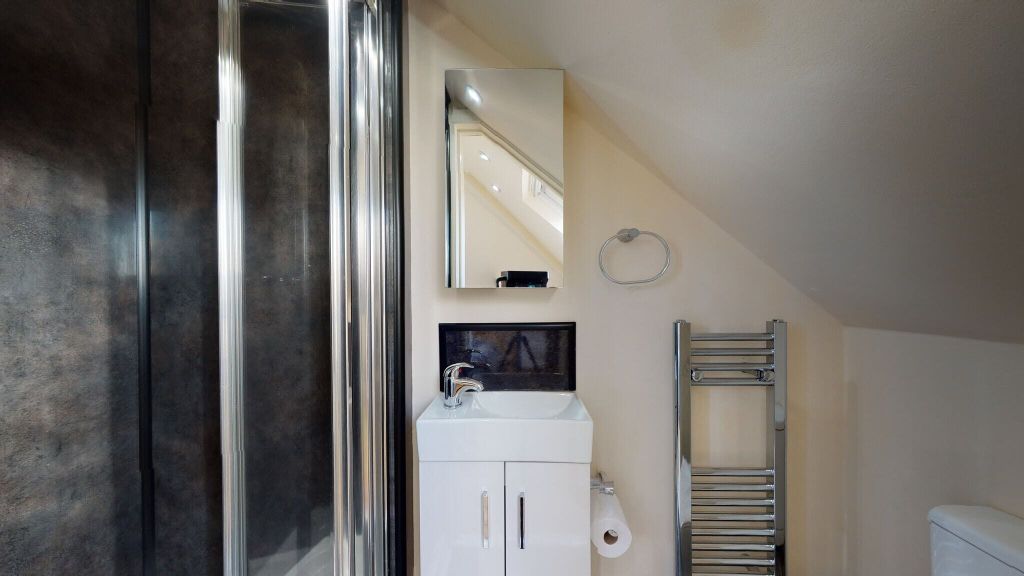 Property photo 3 of 10 Bathroom