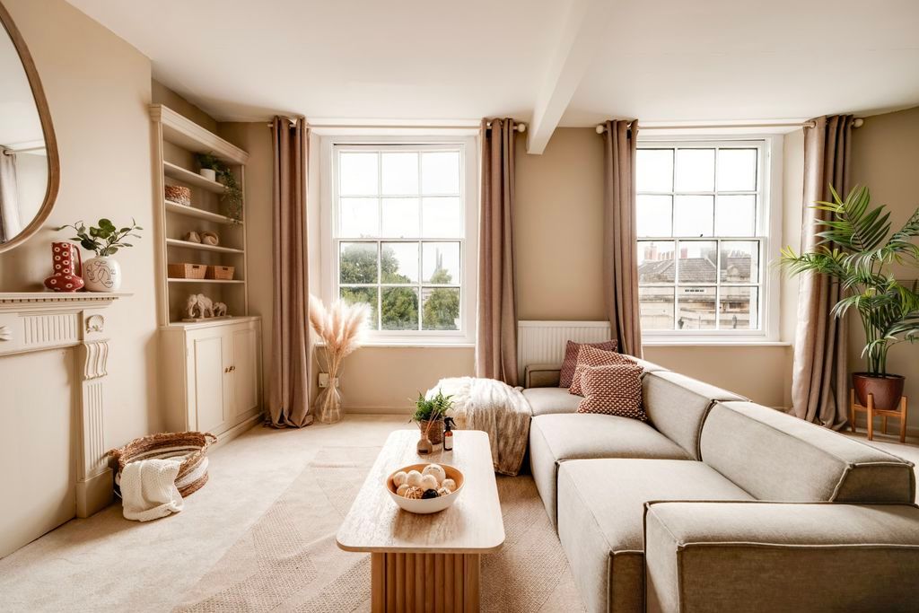 Property photo 1 of 25 Sitting Room
