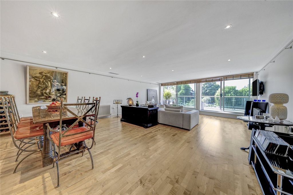 Property photo 3 of 19 Living/Dining Room