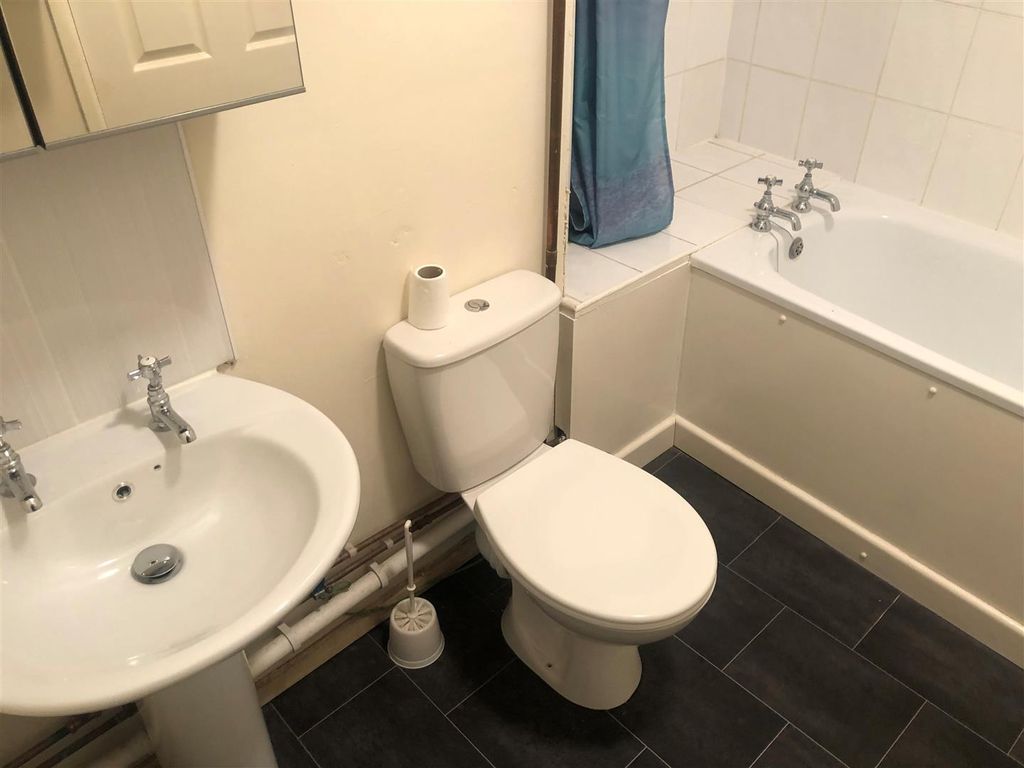 Property photo 2 of 5 Bathroom 3.Jpg