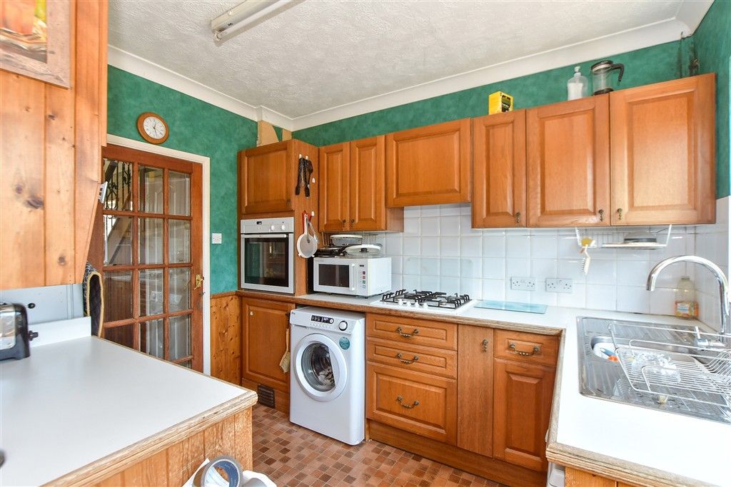 Property photo 3 of 11 Kitchen