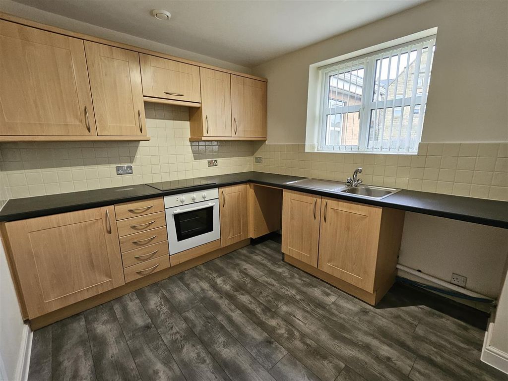 Property photo 3 of 7 Kitchen