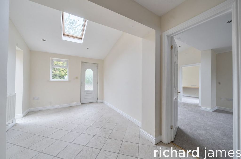 Property photo 2 of 18 Eb936E92Fa7c4c4Aaa1Adc781E643c43