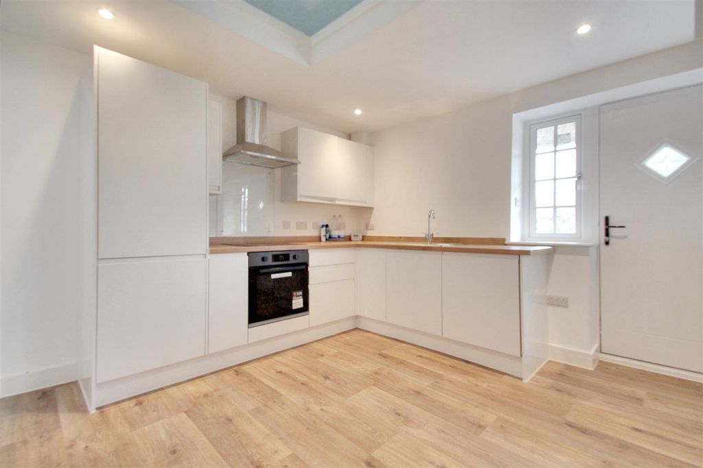 Property photo 2 of 14 Lounge/Kitchen