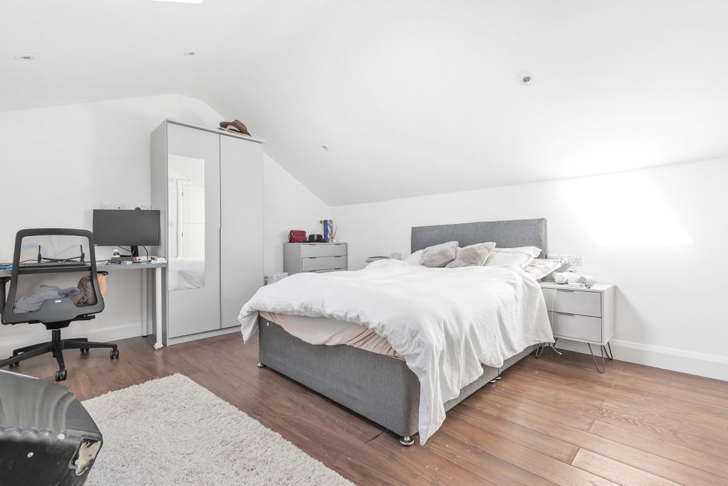 Property photo 3 of 5 805890 (4)