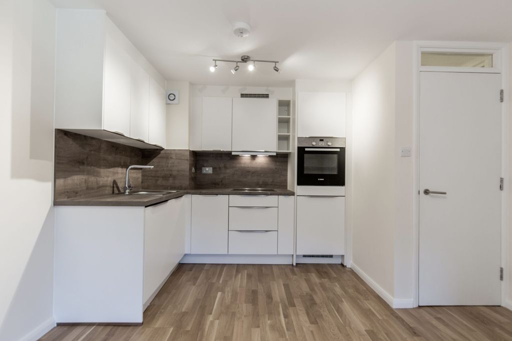 Property photo 2 of 10 Kitchen (Example)