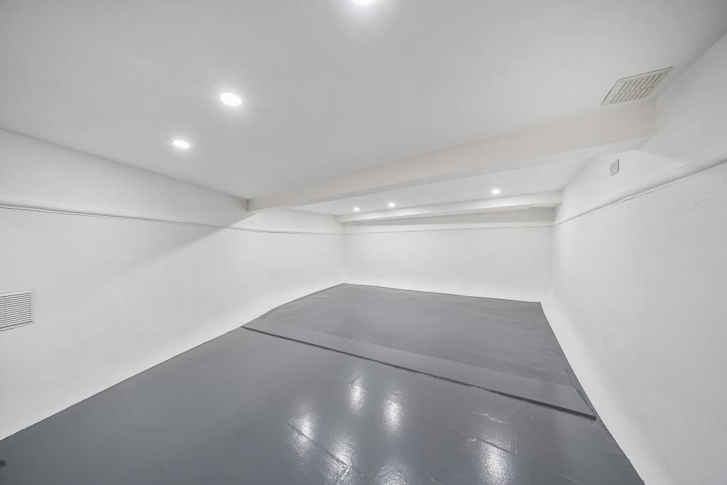 Property photo 3 of 26 Internal