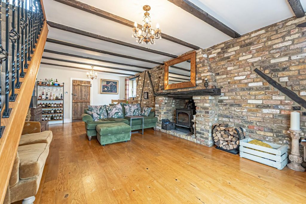 Property photo 3 of 35