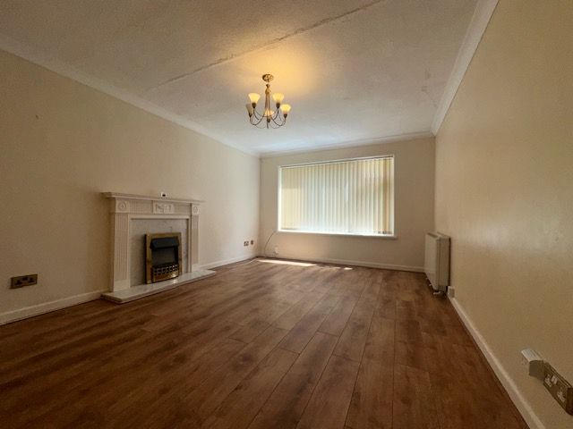 Property photo 3 of 6 Lounge