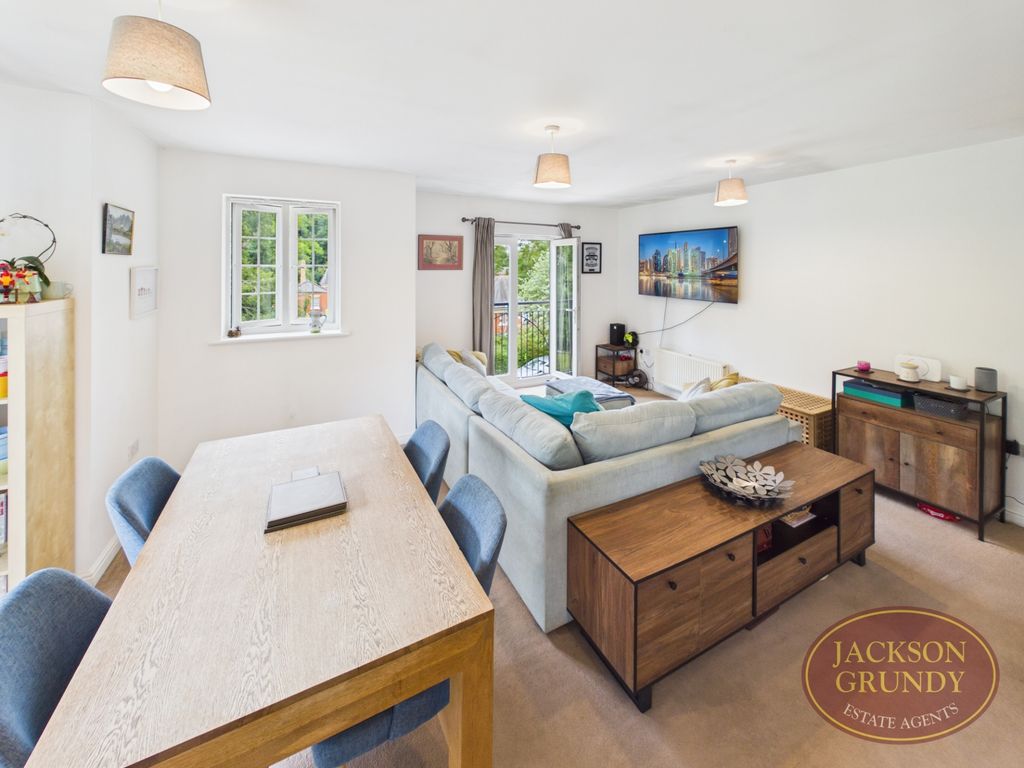 Property photo 2 of 12 St Crispin Drive