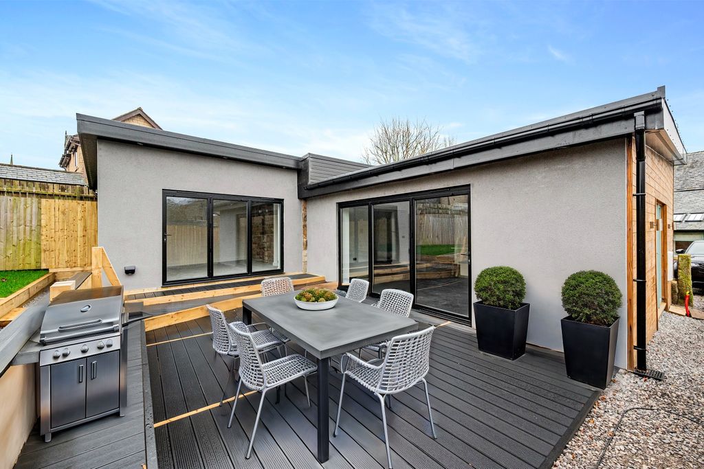 Property photo 1 of 18 3811360