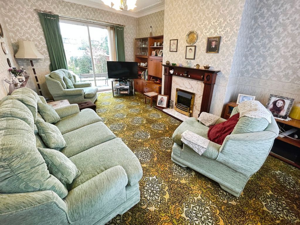 Property photo 3 of 21 Lounge