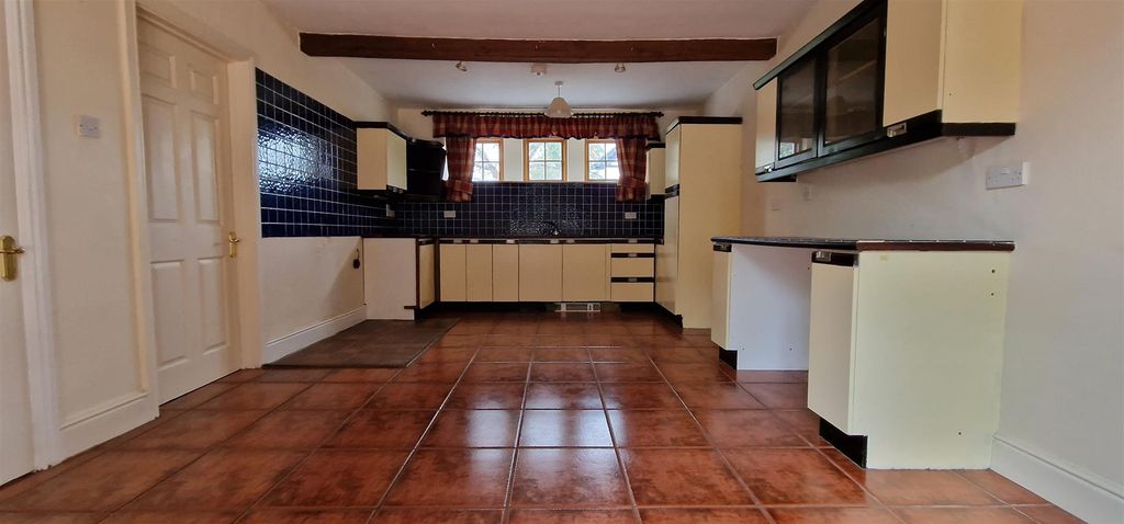 Property photo 2 of 5 Stableton House Kitchen