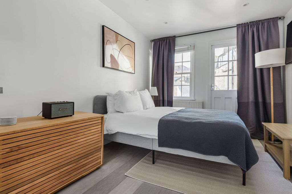 Property photo 1 of 13 Queen Size Bed