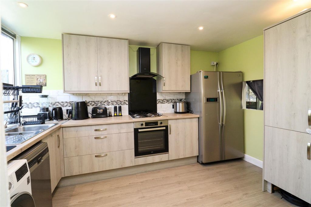 Property photo 2 of 19 Kitchen