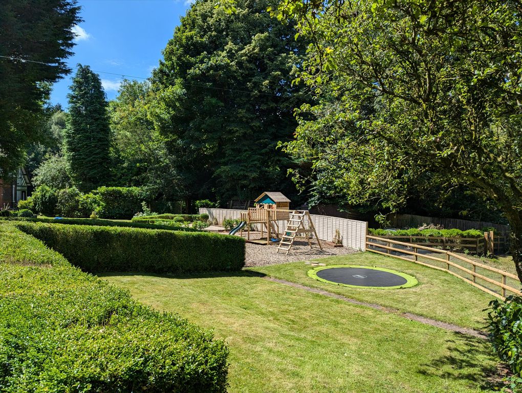 Property photo 3 of 34 Gardens