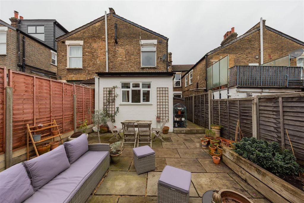 Property photo 3 of 21 Howard Road, E17