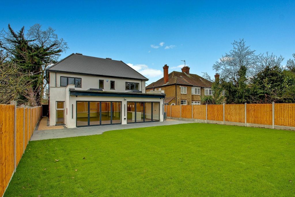 Property photo 2 of 23 Rear Garden