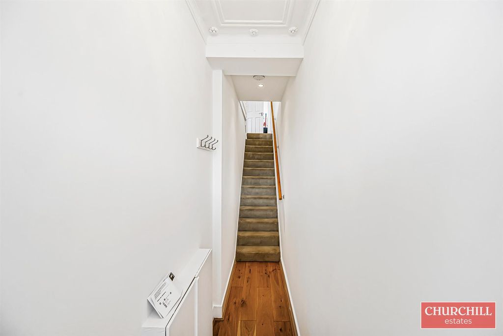 Property photo 2 of 18 Entrance