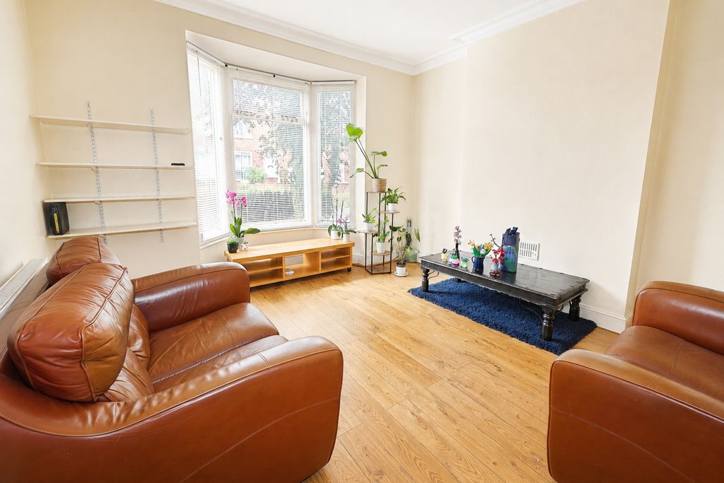Property photo 3 of 12 4666662