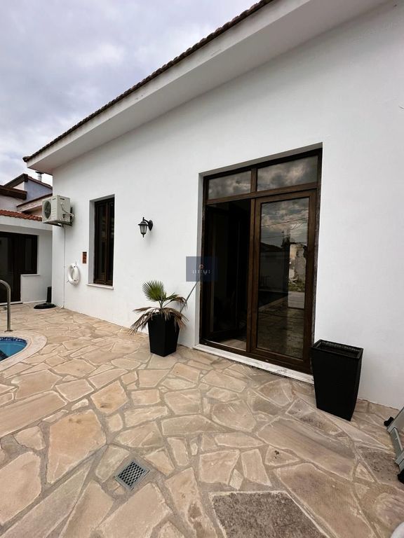 Property photo 2 of 25