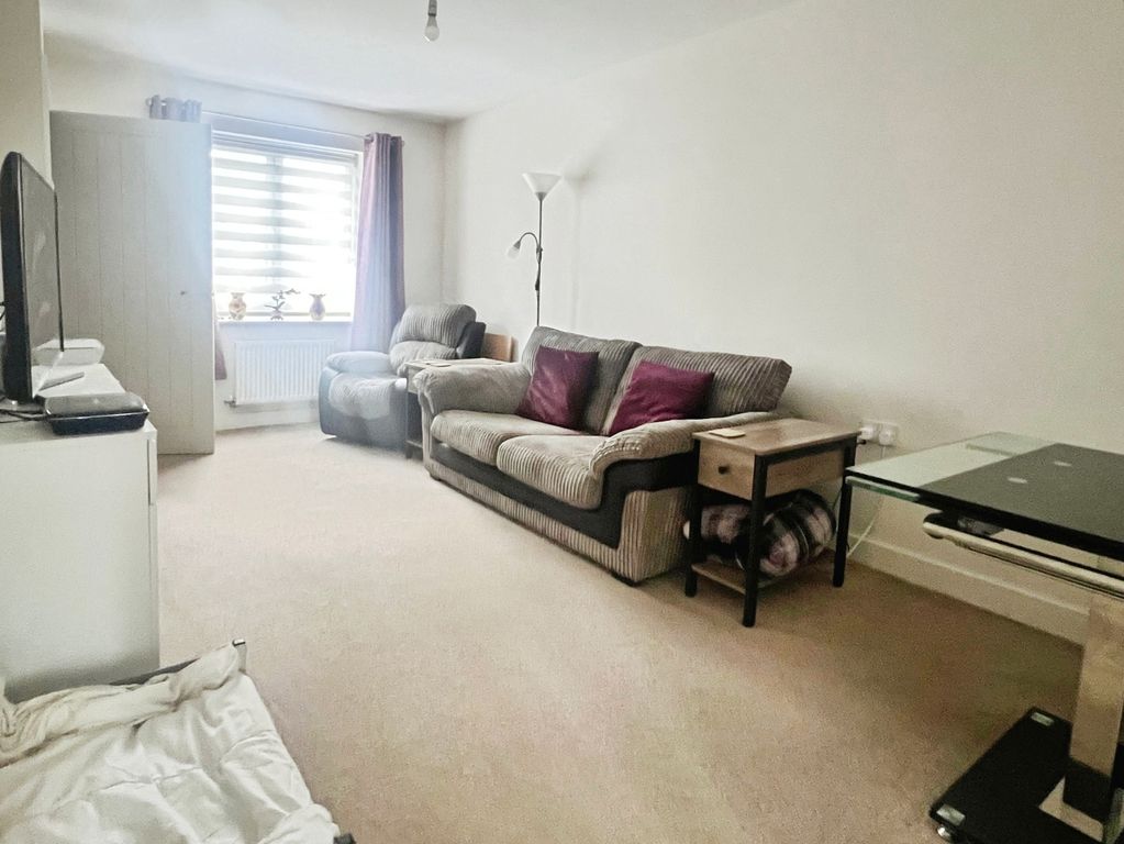 Property photo 3 of 17 Living Room