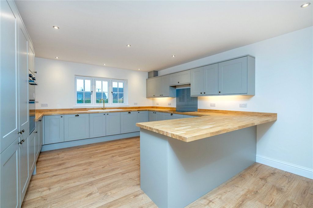 Property photo 3 of 25 Picture No. 11