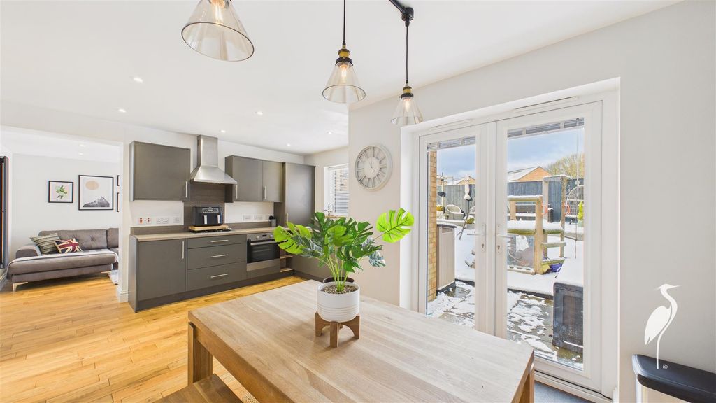 Property photo 3 of 21 Dining Kitchen