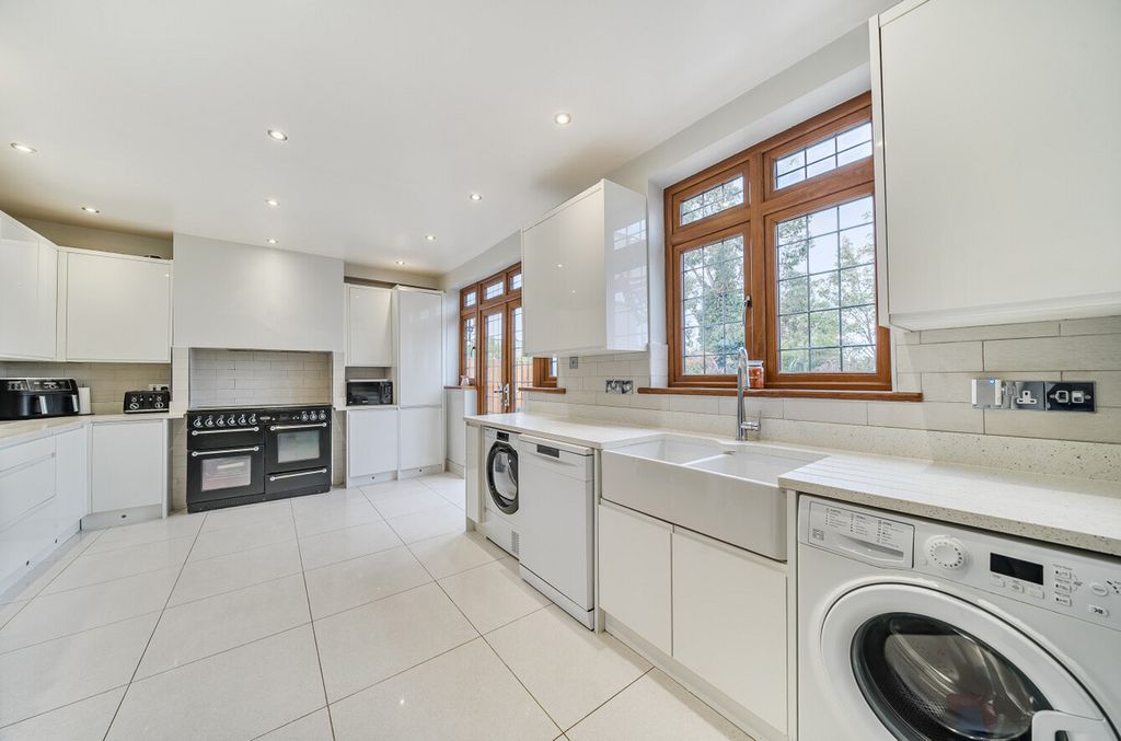 Property photo 3 of 21