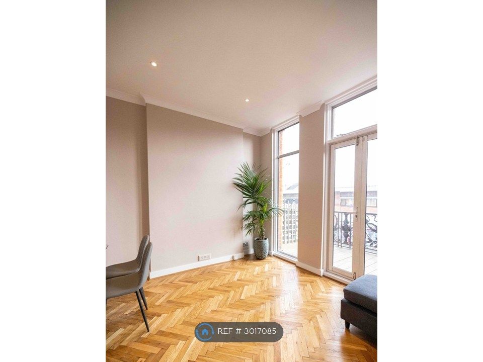 Property photo 3 of 10 Living Room, Balcony Doors
