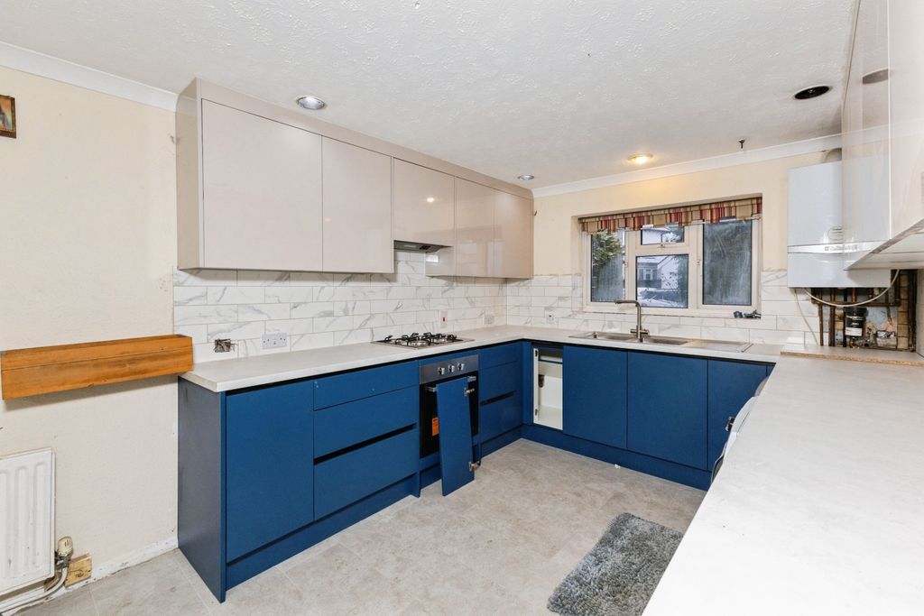 Property photo 3 of 45