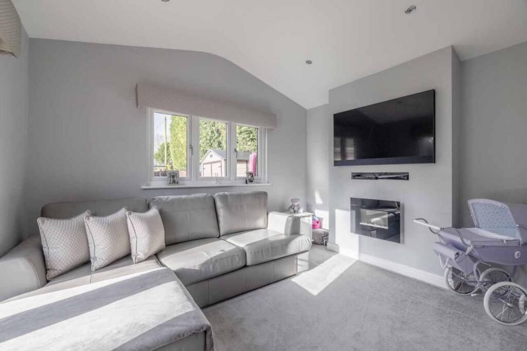 Additional image 20 of 7 bed detached bungalow for saleBangors Road North, Iver SL0