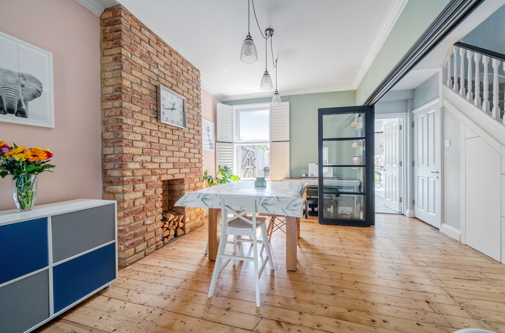 Property photo 3 of 21 1452362-11-69F0Bc...