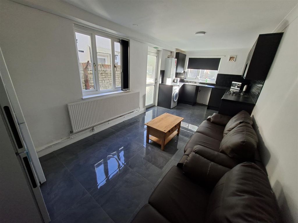 Property photo 2 of 16 20251118_111628.Jpg