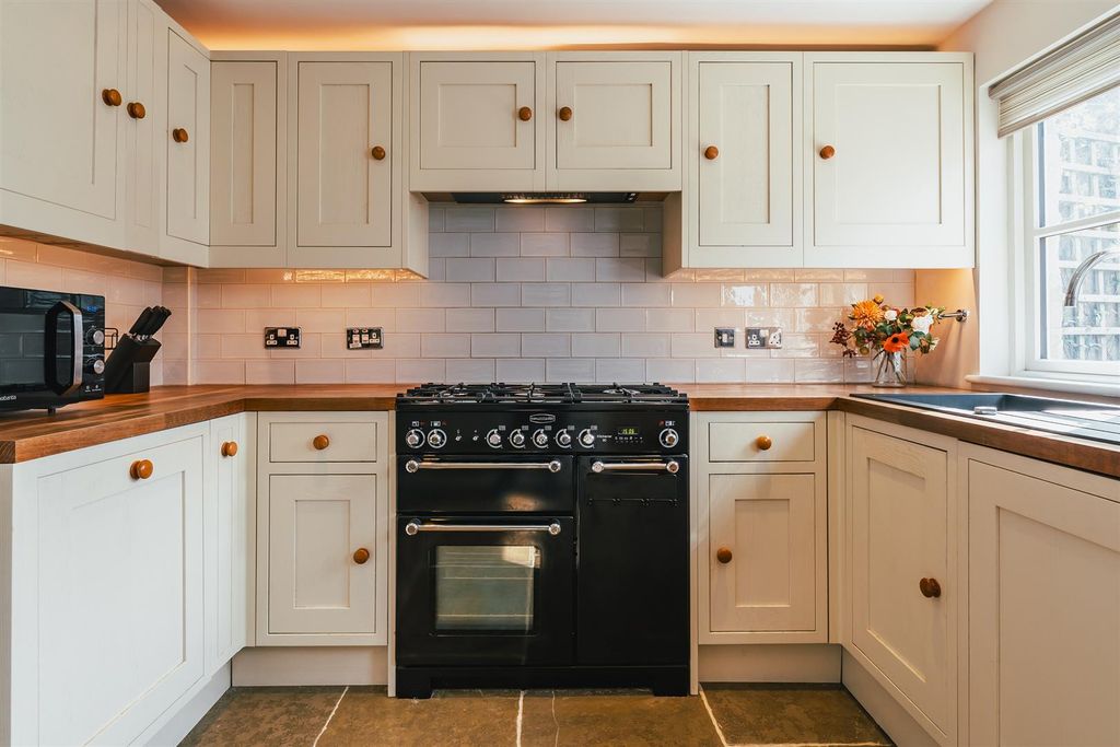 Property photo 3 of 37 Kitchen