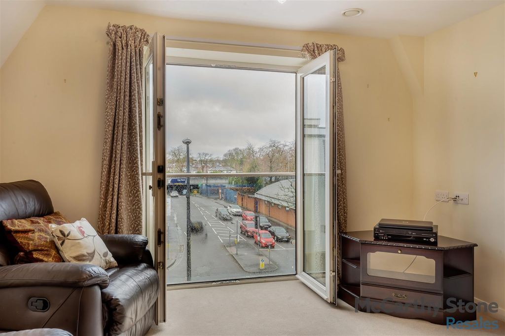 Property photo 3 of 22 8684265-Interior10.Jpg