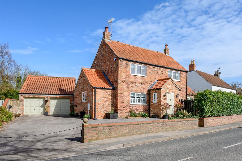 Property photo 1 of 29 External