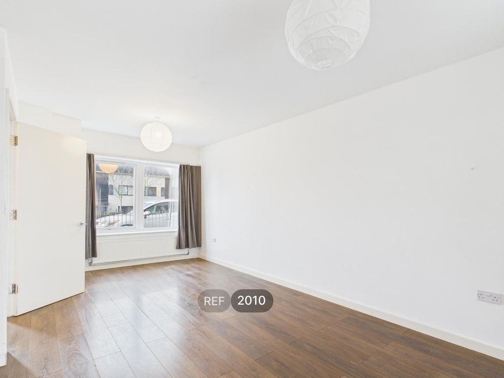 Property photo 3 of 15 Kitchen / Living Area