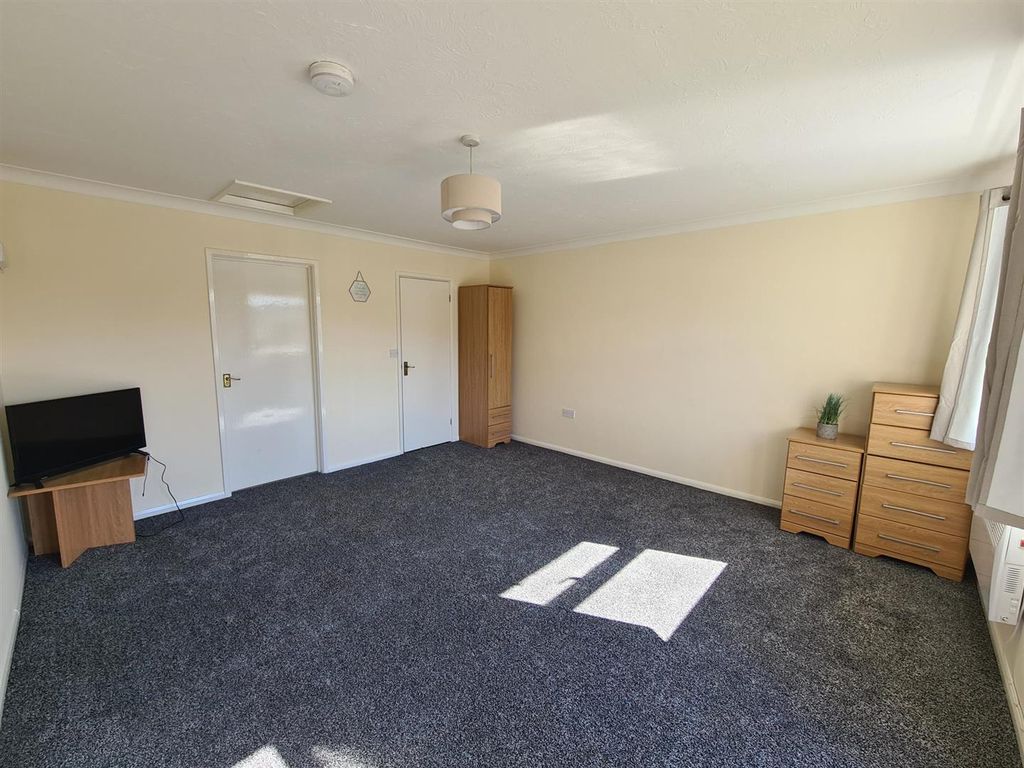 Property photo 3 of 6 Lounge (3).Jpg