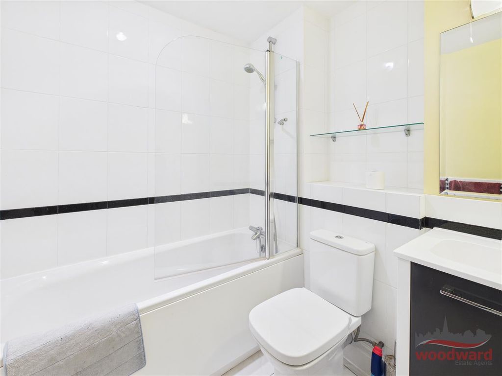 Property photo 3 of 19 Cam05267G0-Pr0162-Still013.Jpg