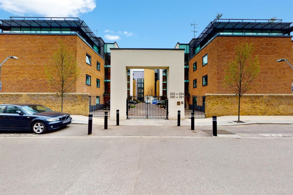 Property photo 2 of 17