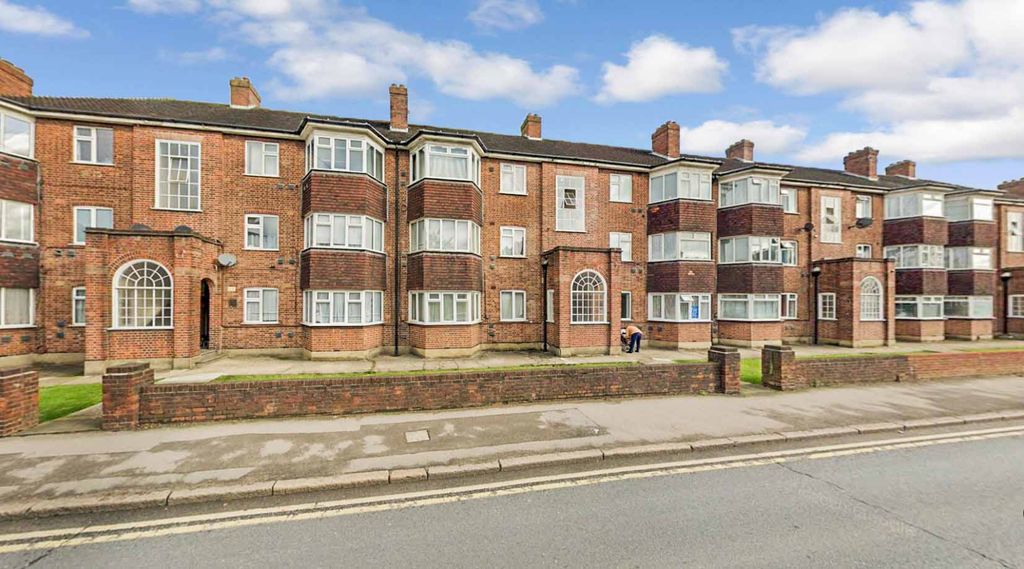 Property photo 1 of 17 Two Double Bedroom 1st Floor Flat To Rent