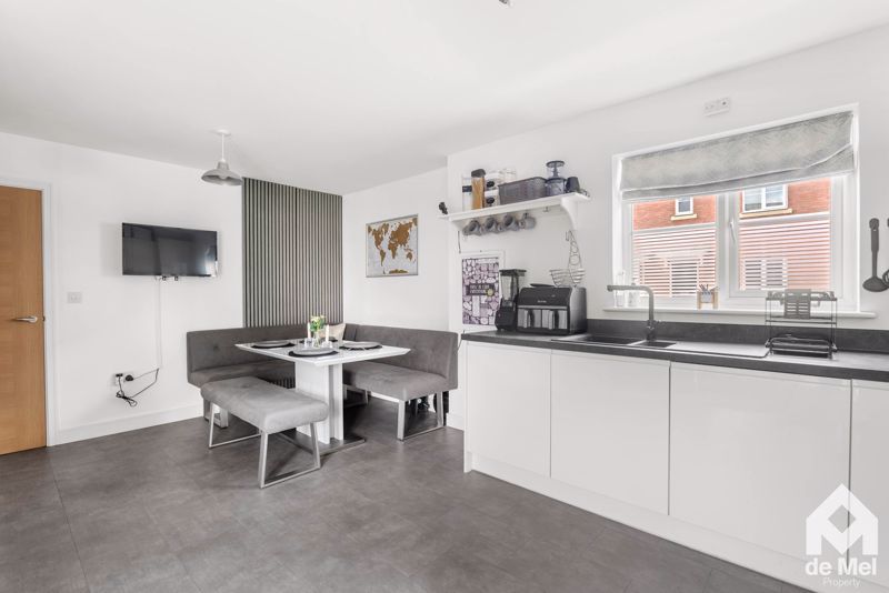 Property photo 3 of 18 Photo 8